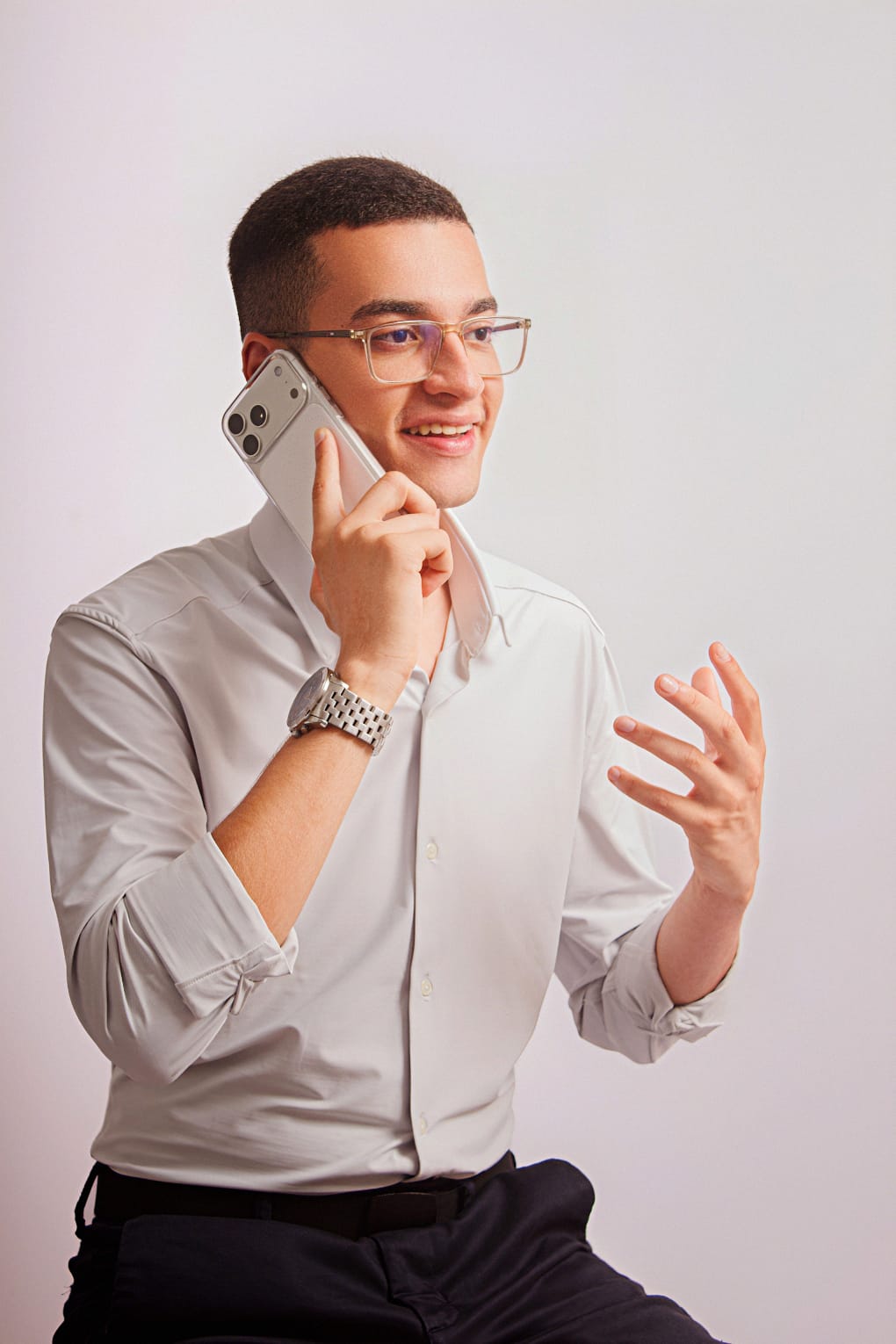 Sócios da TZ Produções em foto de estúdio